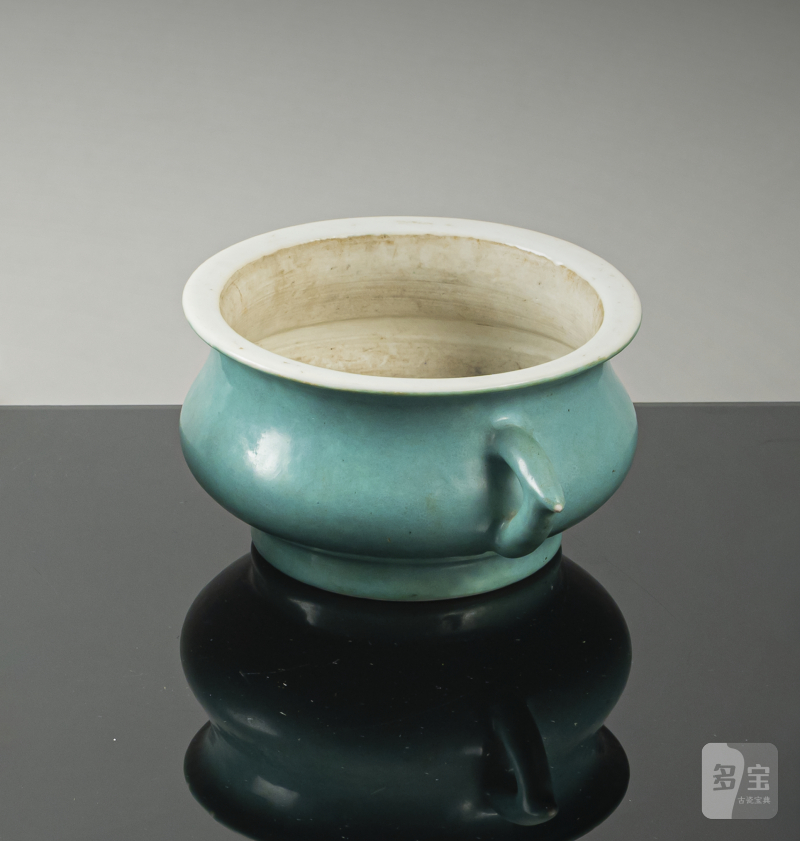 A blue-green glazed twin-handled porcelain censer - 图2